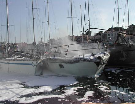 Incendie sur un ponton Nautisme Article