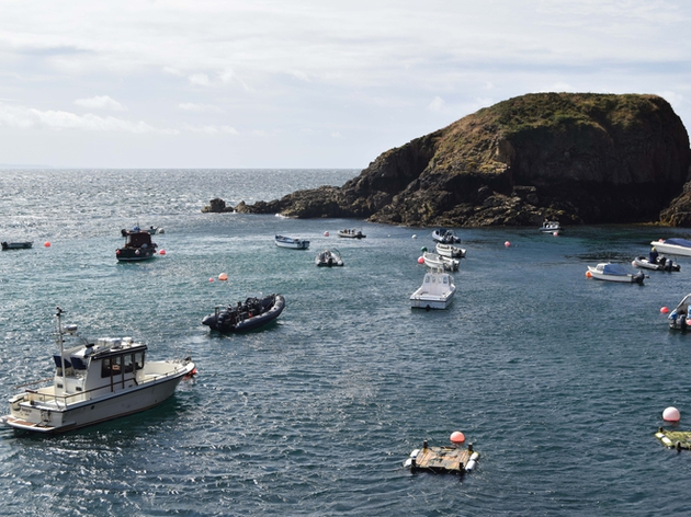 Sercq - mouillage devant le port Nautisme Article