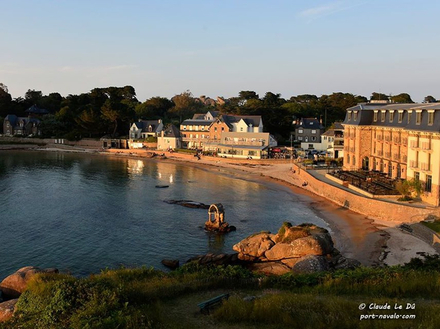 Je conseillerais aux familles de se rendre plus précisément au Port Navalo, qui est l'endroit où j'ai passé mon enfance et dont je garde un agréable souvenir. Je conseillerais aux familles de se rendre plus précisément au Port Navalo, qui est l'endroit où j'ai passé mon enfance et dont je garde un agréable souvenir.