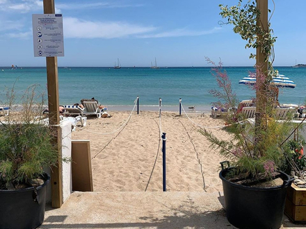 Un contrôle est également effectué sur les plages privées de 8h à 20h afin d'éviter qu'il y ait de trop grands attroupements. 