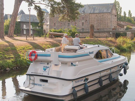 Si vous louez un bateau, le loueur vous apprendra tout ce que vous devez savoir avant de partir donc pas de stress !