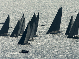  Les Voiles de Saint-Tropez : les concurrents en mode confirmation, l'accueil à terre précisé