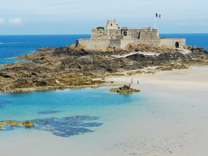 Biarritz, St-Malo : le port obligatoire du masque se répand dans les centres-villes