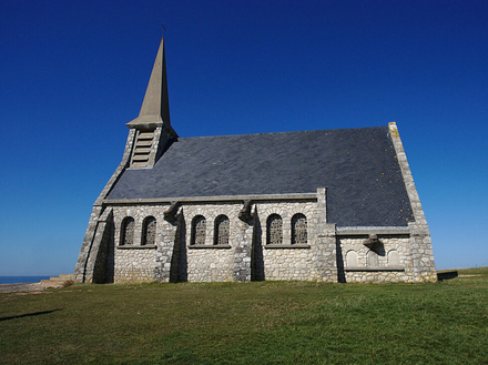 Construit dans un style néo-gothique l'église était utilisée comme lieu de culte exclusif aux marins de la région. Construit dans un style néo-gothique l'église était utilisée comme lieu de culte exclusif aux marins de la région.