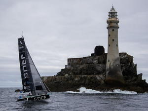 Solitaire du Figaro : Xavier Macaire, roi du Fastnet !