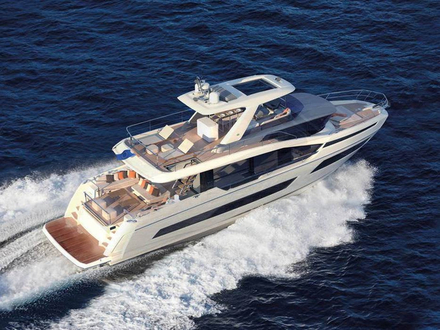 La nouvelle Prestige X70 est présentée comme une "île privée" La nouvelle Prestige X70 est présentée comme une "île privée"