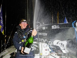 Solitaire du Figaro : Xavier Macaire remporte...
