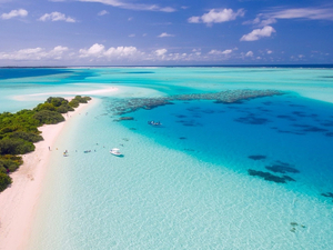 Covid : les Maldives imposent des restrictions au tourisme après une flambée des cas