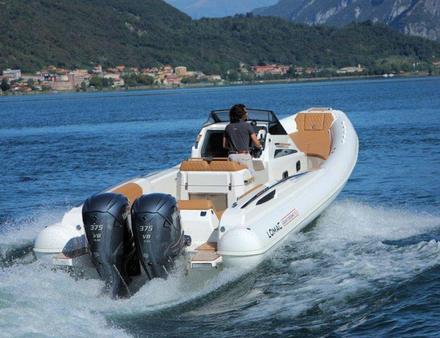 GranTurismo 10.5 Édition limitée 60e Anniversaire est la réinterprétation d'un modèle conçu pour les familles et capable de garantir des normes élevées de sécurité et de confort. Nautisme Article