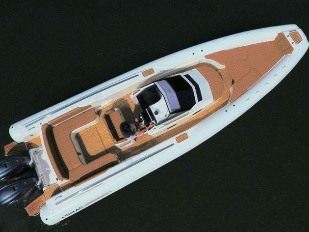 Le modèle présent à Gênes aura une carène spécialement repensée pour être propulsée par deux moteurs Yamaha XTO de 375 chevaux chacun. Nautisme Article