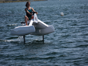 L'Overboat, catamaran électrique à foil 100% green, est en tournée