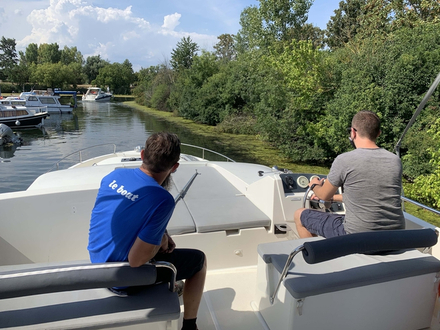 Tour du port pour la prise en main, avant de partir