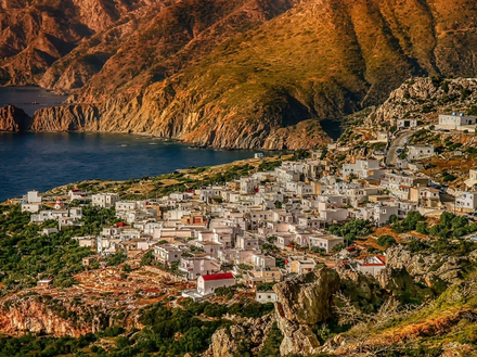 Situées dans le sud-est de la Mer Égée, les îles du Dodécanèse recèlent de nombreux monuments historiques et des villages préservés comme à Karpathos. Situées dans le sud-est de la Mer Égée, les îles du Dodécanèse recèlent de nombreux monuments historiques et des villages préservés comme à Karpathos.