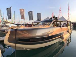 Invictus TT460 : le nouveau navire amiral du chantier en exclusivité à Gênes