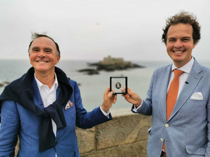 Un médaillon offert par Louis XIV à un corsaire vendu 500 000 € à un Malouin
