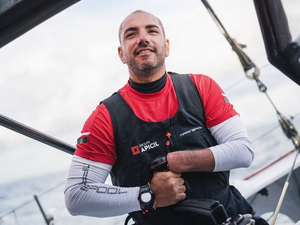 Vendée Globe : Damien Seguin, une seule main et zéro limite