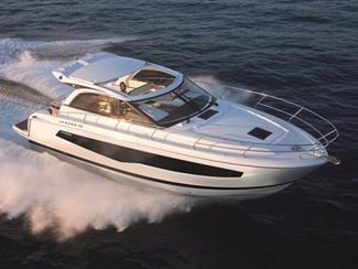 Jeanneau célèbre les 35 ans de sa gamme Leader