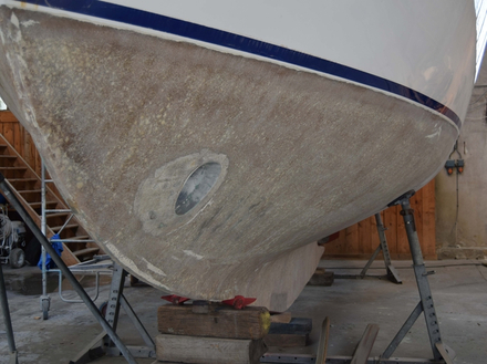Carène pelée, prête à recevoir la résine Nautisme Article