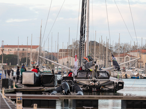 Newrest - Art & Fenêtres : réparation en cours en tête de mât
