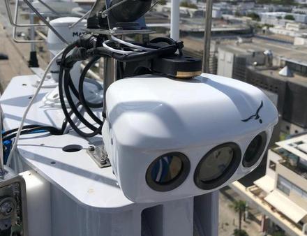 L'unité de vision doit être fixée au plus haut, à une hauteur minimale de 7 m au-dessus de la flottaison. Nautisme Article