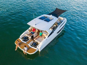 Le nouveau catamaran de sport à moteur 2021 Aquila 32 est arrivé