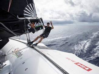 Trophée Jules Verne : après les empannages, la...