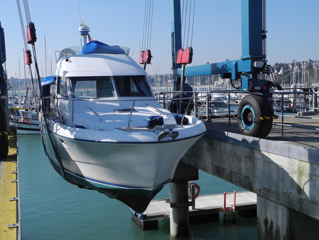 Sortie de l'eau avec élévateur Nautisme Article