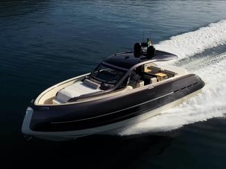 Invictus TT460, nouveau flagship du chantier à...