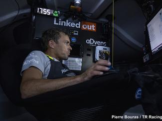 Thomas Ruyant tente une option