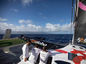 Sodebo Ulitm 3 en escale technique à la Réunion 