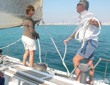 En 2011 pendant la régate des Légendes à Alicante, avant le départ de la Volvo Ocean Race : Sylvie Viant avec François Thépot (médecin à bord lors de la Whitbread 1974). Nautisme Article