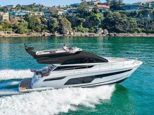 Port d'Hiver Yachting prend la carte Fairline