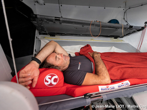 De bonnes siestes pour Yannick Bestaven