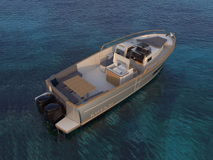 Le large cockpit est sécurisé par de nombreuses mains courantes et de larges passavants. Nautisme Article