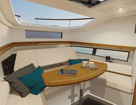 Le panneau de pont associé au roof ouvrant rendent la cabine avant d'autant plus lumineuse Nautisme Article