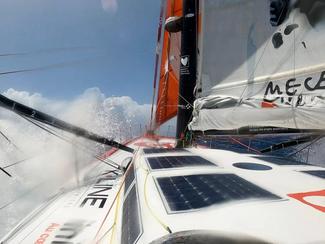 En exclu : le carnet de bord Sam Davies,...