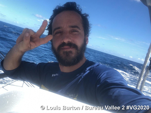 Charlie Dalin mène toujours les débats et Louis Burton continue de se décaler à l'Ouest