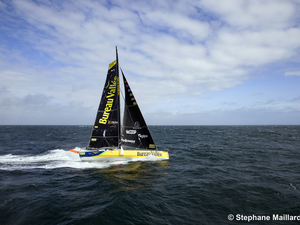 La course est toujours serrée en tête avec moins de 175 milles entre les 7 premiers