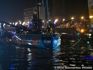 Thomas Ruyant quatrième à franchir la ligne