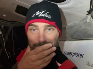 VIDEO : Boris Herrmann raconte sa collision de cette nuit et il y a des dégâts ! 