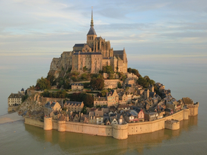 Attaqué par les embruns, le Mont-Saint-Michel en travaux pour trois ans