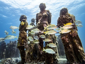 Ultime immersion pour des sculptures de Jason deCaires à Cannes