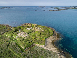 Finistère : une île abritant un fort Vauban achetée par l'Etat