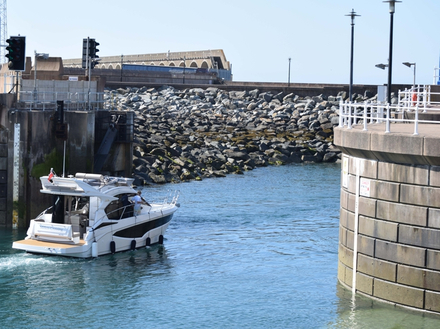 Porte d'entrée dans la marina Porte d'entrée dans la marina