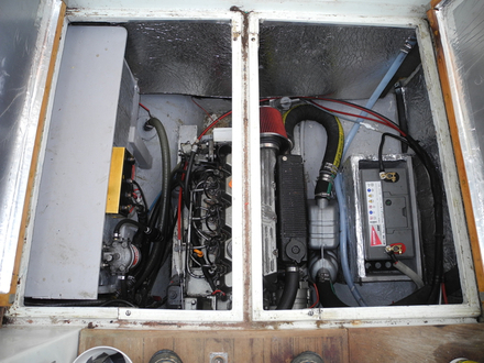 Le compartiment moteur doit être propre sans huile dans les fonds Le compartiment moteur doit être propre sans huile dans les fonds