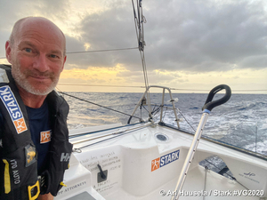 Manuel Cousin se rapproche de l'Espagne, et Ari Huusela ferme la marche à moins de 2000 millles