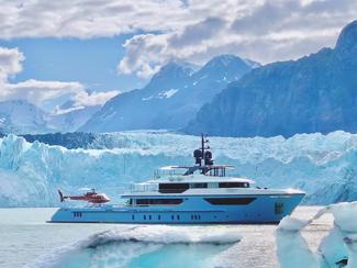 Une expédition au pays des glaces à bord du...