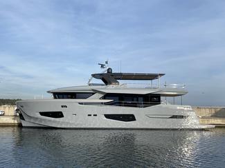 Le succès continue pour Numarine et son yacht...