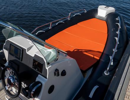 Confortable bain de soleil à l'avant Nautisme Article