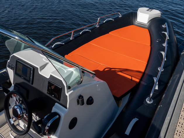 Confortable bain de soleil à l'avant Nautisme Article